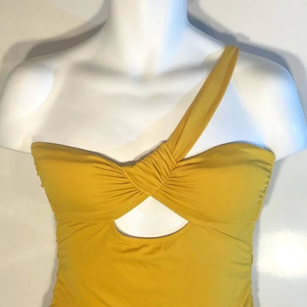 Shade & Shore NWT SZM Golden Yellow One Strap 1 Piece Figure Flattering Swimsuit